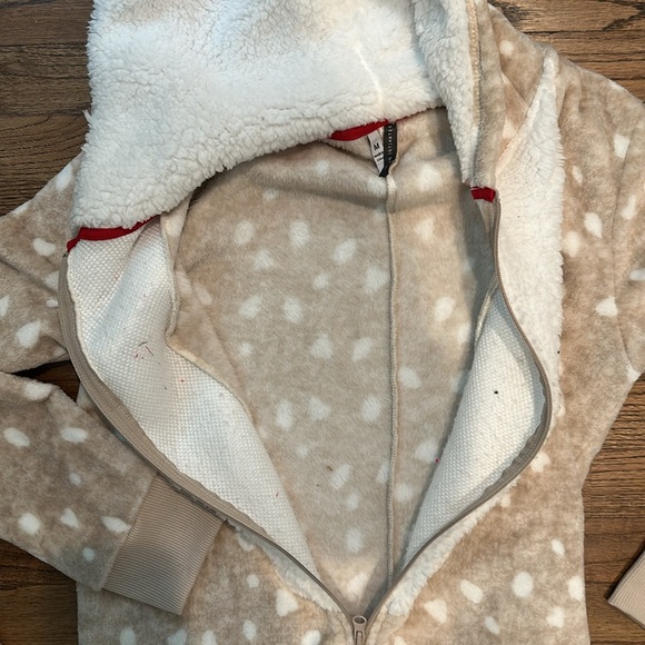 JACYLN INTIMATES- deer onesie. Size M - Picture 5 of 10